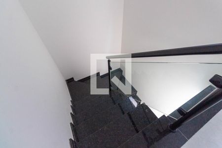 Casa para alugar com 140m², 3 quartos e 3 vagas Casa para alugar com 140m², 3 quartos e 3 vagasEscada