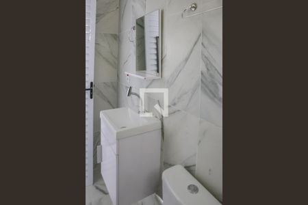 Banheiro de kitnet/studio para alugar com 1 quarto, 15m² em Barra Funda, São Paulo