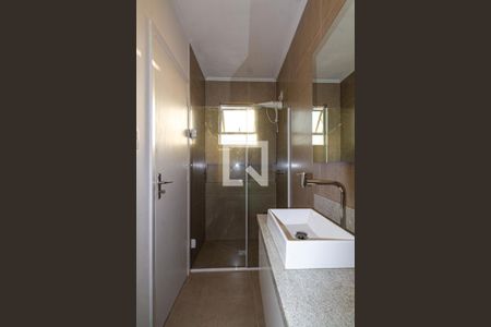 Banheiro de apartamento para alugar com 1 quarto, 32m² em Partenon, Porto Alegre