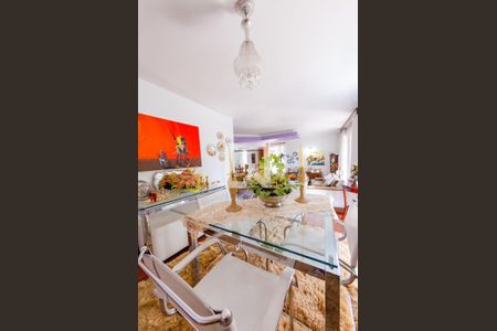 Casa à venda com 425m², 4 quartos e 4 vagas Casa à venda com 425m², 4 quartos e 4 vagasSala 2