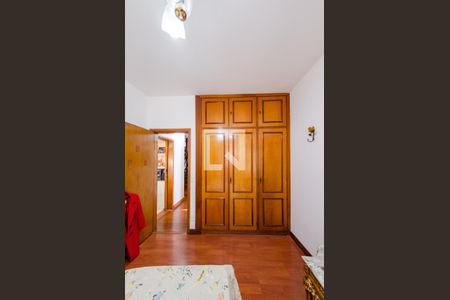 Casa à venda com 425m², 4 quartos e 4 vagas Casa à venda com 425m², 4 quartos e 4 vagasQuarto 2