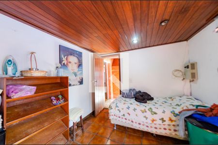 Casa à venda com 425m², 4 quartos e 4 vagas Casa à venda com 425m², 4 quartos e 4 vagasQuarto de serviço