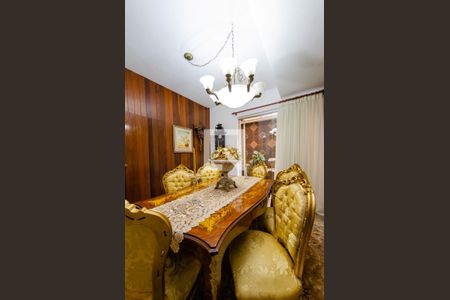 Casa à venda com 425m², 4 quartos e 4 vagas Casa à venda com 425m², 4 quartos e 4 vagasSala de jantar