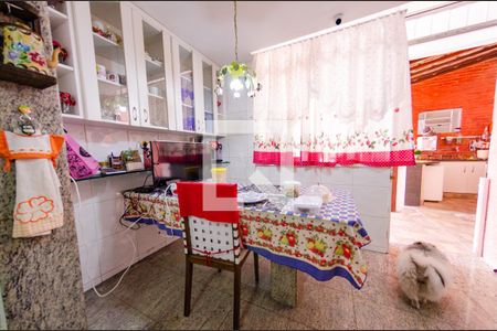 Casa à venda com 425m², 4 quartos e 4 vagas Casa à venda com 425m², 4 quartos e 4 vagasCozinha