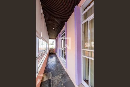 Casa à venda com 425m², 4 quartos e 4 vagas Casa à venda com 425m², 4 quartos e 4 vagasVaranda