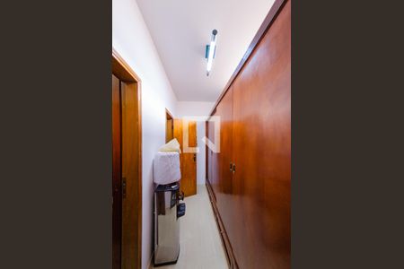 Casa à venda com 425m², 4 quartos e 4 vagas Casa à venda com 425m², 4 quartos e 4 vagasCloset