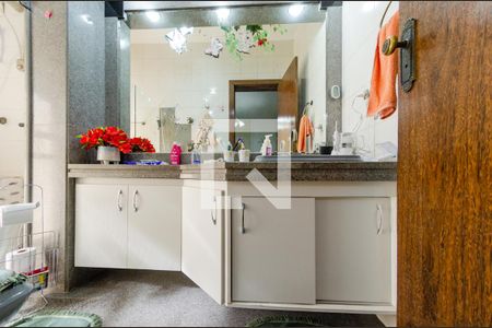 Casa à venda com 425m², 4 quartos e 4 vagas Casa à venda com 425m², 4 quartos e 4 vagasBanheiro suíte 2