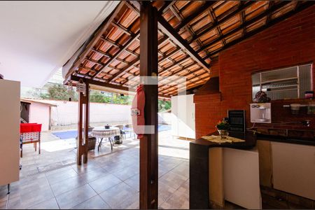 Casa à venda com 425m², 4 quartos e 4 vagas Casa à venda com 425m², 4 quartos e 4 vagasÁrea externa