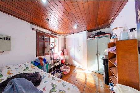 Casa à venda com 425m², 4 quartos e 4 vagas Casa à venda com 425m², 4 quartos e 4 vagasQuarto de serviço