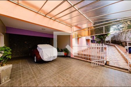 Casa à venda com 425m², 4 quartos e 4 vagas Casa à venda com 425m², 4 quartos e 4 vagasGaragem