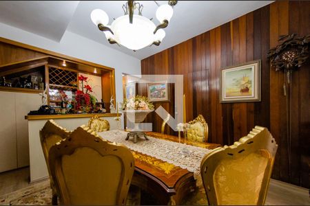 Casa à venda com 425m², 4 quartos e 4 vagas Casa à venda com 425m², 4 quartos e 4 vagasSala de jantar