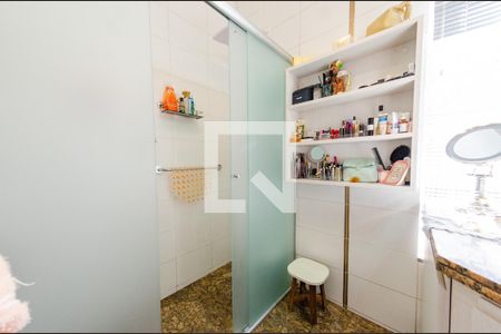 Casa à venda com 425m², 4 quartos e 4 vagas Casa à venda com 425m², 4 quartos e 4 vagasBanheiro