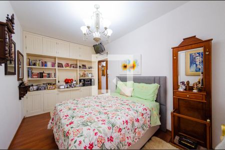 Casa à venda com 425m², 4 quartos e 4 vagas Casa à venda com 425m², 4 quartos e 4 vagasQuarto 1