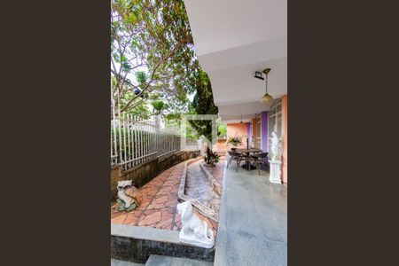 Casa à venda com 425m², 4 quartos e 4 vagas Casa à venda com 425m², 4 quartos e 4 vagasÁrea