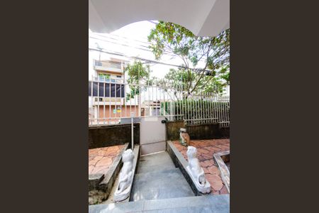 Casa à venda com 425m², 4 quartos e 4 vagas Casa à venda com 425m², 4 quartos e 4 vagasÁrea