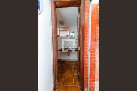 Casa à venda com 425m², 4 quartos e 4 vagas Casa à venda com 425m², 4 quartos e 4 vagasBanheiro de serviço