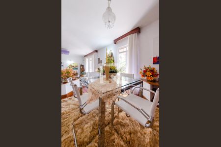 Casa à venda com 425m², 4 quartos e 4 vagas Casa à venda com 425m², 4 quartos e 4 vagasSala 2