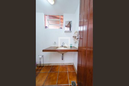 Casa à venda com 425m², 4 quartos e 4 vagas Casa à venda com 425m², 4 quartos e 4 vagasBanheiro de serviço