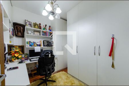 Casa à venda com 425m², 4 quartos e 4 vagas Casa à venda com 425m², 4 quartos e 4 vagasEscritório