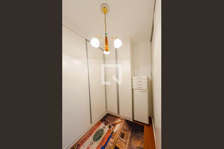 Roupeiro de casa à venda com 4 quartos, 425m² em Santa Lúcia, Belo Horizonte