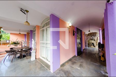 Casa à venda com 425m², 4 quartos e 4 vagas Casa à venda com 425m², 4 quartos e 4 vagasÁrea