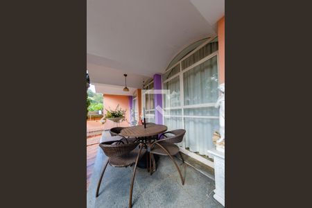 Casa à venda com 425m², 4 quartos e 4 vagas Casa à venda com 425m², 4 quartos e 4 vagasÁrea