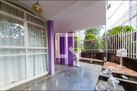 Casa à venda com 425m², 4 quartos e 4 vagas Casa à venda com 425m², 4 quartos e 4 vagasÁrea