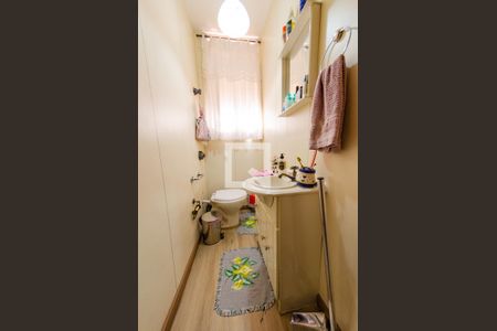 Casa à venda com 425m², 4 quartos e 4 vagas Casa à venda com 425m², 4 quartos e 4 vagasLavabo 2