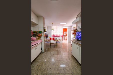 Casa à venda com 425m², 4 quartos e 4 vagas Casa à venda com 425m², 4 quartos e 4 vagasCozinha