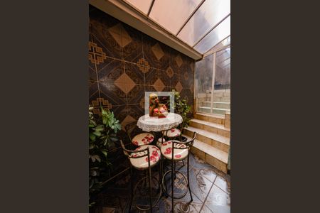 Casa à venda com 425m², 4 quartos e 4 vagas Casa à venda com 425m², 4 quartos e 4 vagasJardim de Inverno