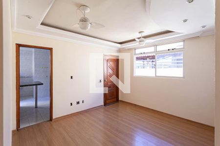 Sala de apartamento para alugar com 3 quartos, 90m² em São João Batista, Belo Horizonte