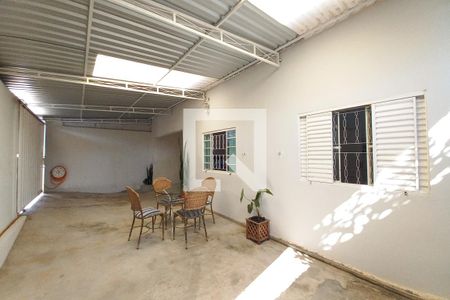 Casa à venda com 151m², 4 quartos e 1 vaga Casa à venda com 151m², 4 quartos e 1 vagaFachada