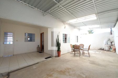 Casa à venda com 151m², 4 quartos e 1 vaga Casa à venda com 151m², 4 quartos e 1 vagaFachada