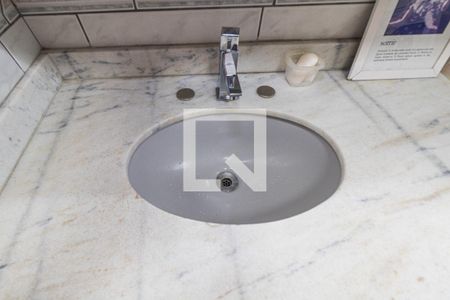 Banheiro da Suíte de apartamento para alugar com 3 quartos, 200m² em Lageado, Porto Alegre