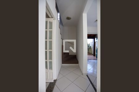 Casa de condomínio para alugar com 60m², 2 quartos e 1 vaga Casa de condomínio para alugar com 60m², 2 quartos e 1 vagaEscada