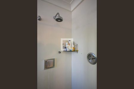 Apartamento à venda com 500m², 4 quartos e 3 vagasChuveiro do banheiro da suíte 4