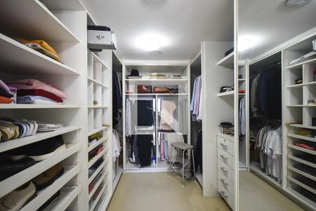 Apartamento à venda com 500m², 4 quartos e 3 vagasArmário da suíte 4