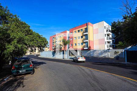 Apartamento para alugar com 55m², 2 quartos e 1 vagaFachada do condomínio e rua