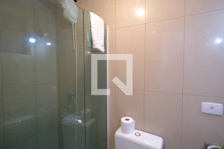 Banheiro de kitnet/studio para alugar com 1 quarto, 33m² em Centro, Curitiba