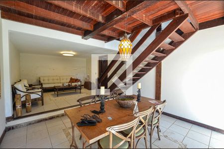 Sala de casa à venda com 4 quartos, 250m² em Itaipu, Niterói