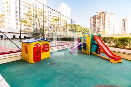 Apartamento à venda com 193m², 4 quartos e 4 vagasÁrea comum - Playground