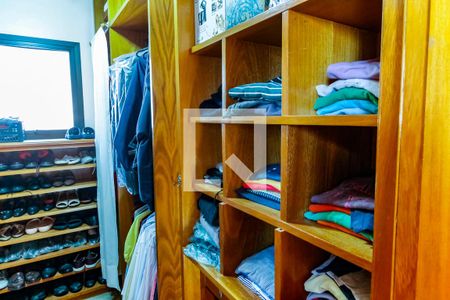 Apartamento à venda com 193m², 4 quartos e 4 vagasCloset da suíte 2