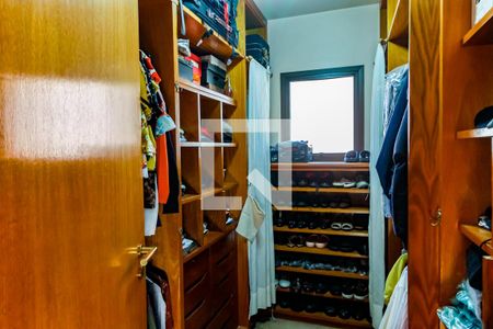 Apartamento à venda com 193m², 4 quartos e 4 vagasCloset da suíte 2