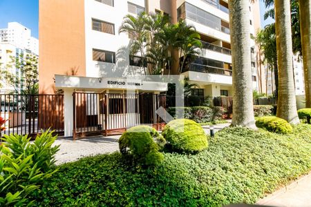 Apartamento à venda com 193m², 4 quartos e 4 vagasFachada e portaria