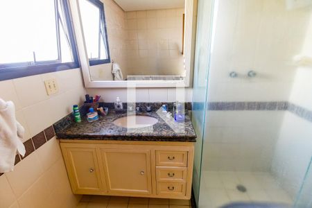 Apartamento à venda com 193m², 4 quartos e 4 vagasBanheiro da Suíte 1