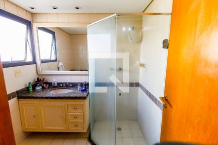 Apartamento à venda com 193m², 4 quartos e 4 vagasBanheiro da Suíte 1