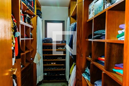 Apartamento à venda com 193m², 4 quartos e 4 vagasCloset da suíte 2
