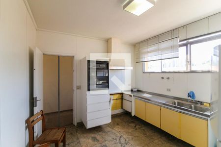 Casa para alugar com 724m², 6 quartos e 10 vagasCozinha