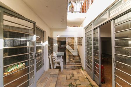 Casa para alugar com 724m², 6 quartos e 10 vagasEscada