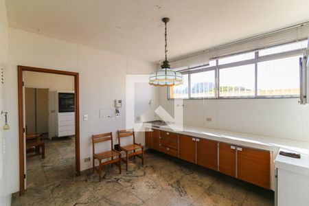 Casa para alugar com 724m², 6 quartos e 10 vagasCozinha